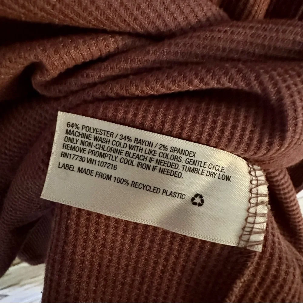 Waffle knit cowl/turtle neck top - Picture 6 of 6